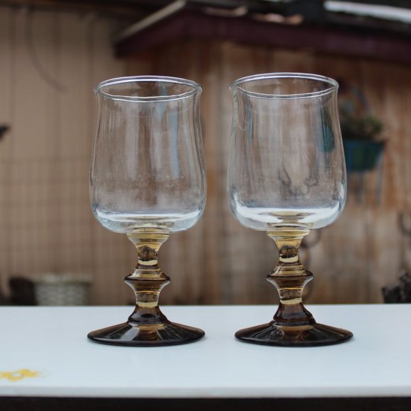 Wine glasses Vintage 1970s "Tulip Brown" Wine goblets From Libbey Pair of 2 - Picture 1 of 13